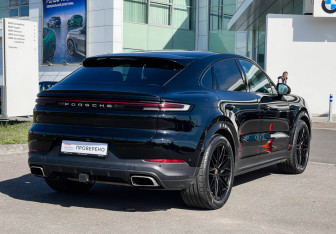 Подержанный автомобиль Porsche Cayenne 2023 года (5 фото)