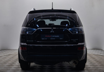 Подержанный автомобиль Mitsubishi Outlander 2008 года (4 фото)