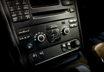 Подержанный автомобиль Volvo XC90 2011 года (27 фото)