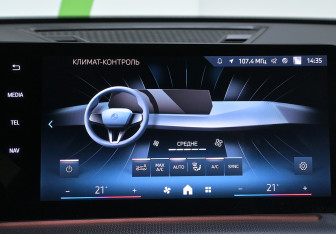 Подержанный автомобиль BMW X2 2024 года (21 фото)