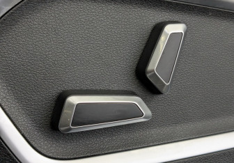 Подержанный автомобиль Geely Atlas Pro 2023 года (20 фото)