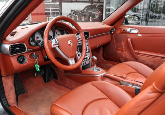 Подержанный автомобиль Porsche 911 Convertible 2007 года (17 фото)