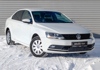 Подержанный автомобиль Volkswagen Jetta Sedan 2016 года (3 фото)