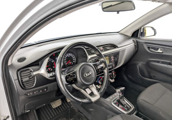 Подержанный автомобиль Kia Rio Hatchback 2021 года (15 фото)