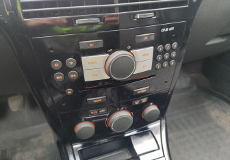 Подержанный автомобиль Opel Astra Sedan 2013 года (15 фото)