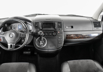 Подержанный автомобиль Volkswagen Multivan 2012 года (7 фото)