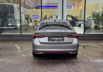 Подержанный автомобиль Skoda Octavia Liftback 2024 года (7 фото)