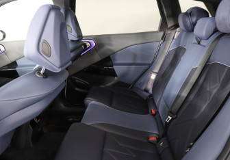 Подержанный автомобиль BMW X3 2025 года (13 фото)