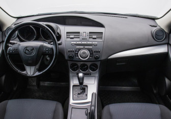 Подержанный автомобиль Mazda 3 Sedan 2011 года (13 фото)