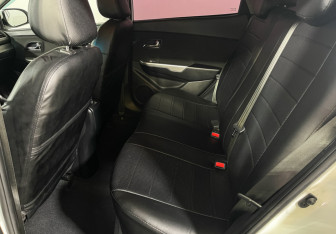 Подержанный автомобиль Kia Rio Hatchback 2013 года (10 фото)