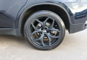 Подержанный автомобиль BMW X6 2013 года (9 фото)