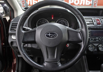Подержанный автомобиль Subaru XV 2012 года (17 фото)
