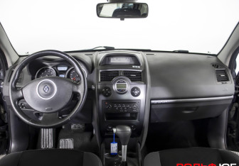 Подержанный автомобиль Renault Megane Sedan 2008 года (11 фото)