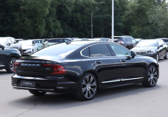 Подержанный автомобиль Volvo S90 2021 года (5 фото)