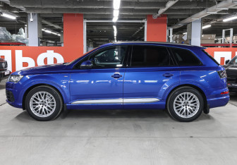 Подержанный автомобиль Audi Q7 2016 года (8 фото)