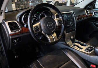 Подержанный автомобиль Jeep Grand Cherokee 2012 года (14 фото)