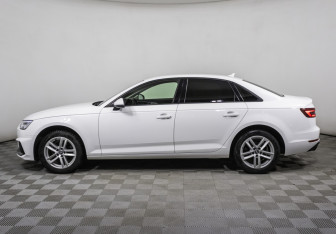 Подержанный автомобиль Audi A4 Sedan 2018 года (8 фото)