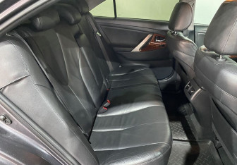 Подержанный автомобиль Toyota Camry Sedan 2010 года (10 фото)