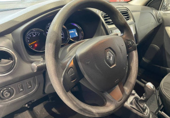 Подержанный автомобиль Renault Logan Sedan 2015 года (13 фото)