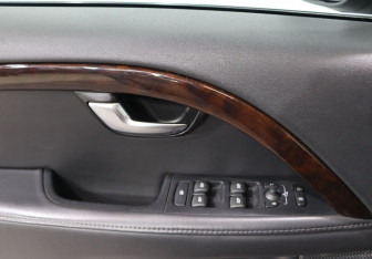 Подержанный автомобиль Volvo XC70 2012 года (11 фото)