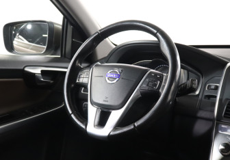 Подержанный автомобиль Volvo XC60 2015 года (15 фото)