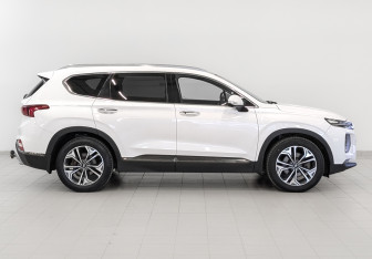 Подержанный автомобиль Hyundai Santa Fe 2019 года (4 фото)