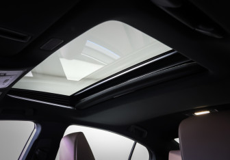 Подержанный автомобиль Lexus ES 2025 года (18 фото)