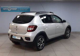 Подержанный автомобиль Renault Sandero 2020 года (5 фото)