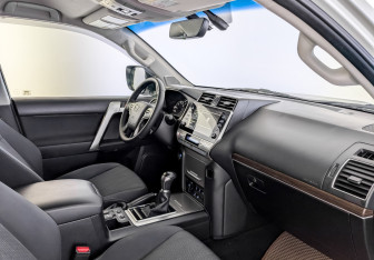 Подержанный автомобиль Toyota Land Cruiser Prado 2021 года (11 фото)