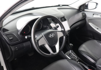 Подержанный автомобиль Hyundai Solaris Sedan 2013 года (9 фото)