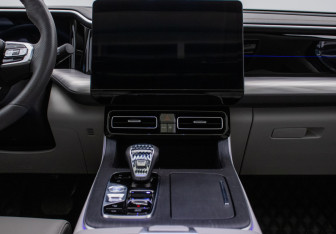 Подержанный автомобиль GAC GS8 2024 года (14 фото)