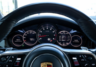 Подержанный автомобиль Porsche Cayenne 2020 года (16 фото)