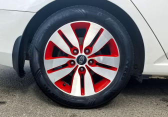 Подержанный автомобиль Kia Cerato Sedan 2012 года (9 фото)