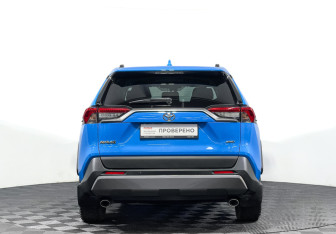 Подержанный автомобиль Toyota RAV4 2020 года (6 фото)