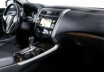 Подержанный автомобиль Nissan Teana 2015 года (8 фото)