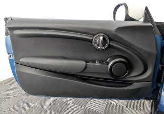 Подержанный автомобиль MINI Hatch 2021 года (19 фото)