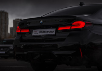 Подержанный автомобиль BMW M5 Sedan 2020 года (10 фото)