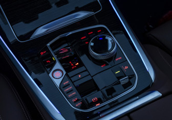 Подержанный автомобиль BMW X5 2023 года (29 фото)