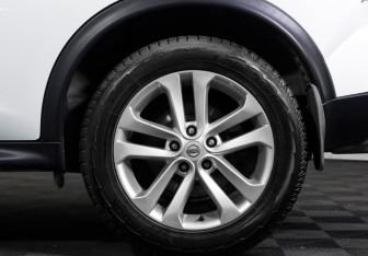 Подержанный автомобиль Nissan Juke 2013 года (20 фото)