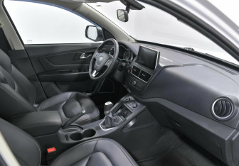 Подержанный автомобиль FAW Besturn X40 2019 года (5 фото)