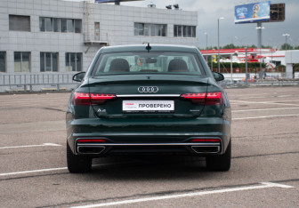 Подержанный автомобиль Audi A4 Sedan 2021 года (6 фото)