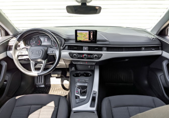 Подержанный автомобиль Audi A4 Wagon 2018 года (14 фото)