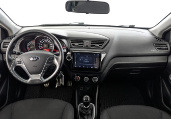 Подержанный автомобиль Kia Rio Hatchback 2016 года (14 фото)