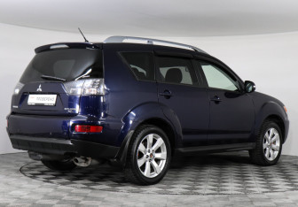 Подержанный автомобиль Mitsubishi Outlander 2010 года (4 фото)