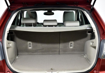 Подержанный автомобиль Mazda CX-7 2010 года (13 фото)