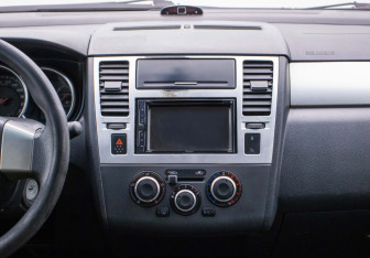 Подержанный автомобиль Nissan Tiida Sedan 2012 года (14 фото)