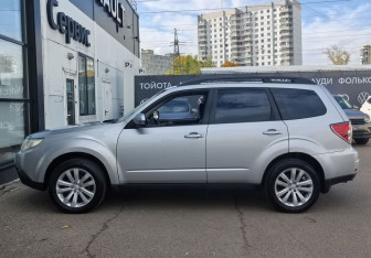 Подержанный автомобиль Subaru Forester Suv 2011 года (8 фото)