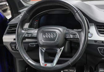 Подержанный автомобиль Audi Q7 2016 года (15 фото)