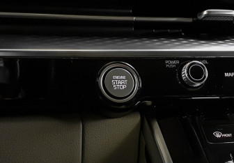 Подержанный автомобиль Kia Carnival 2022 года (22 фото)