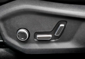 Подержанный автомобиль Geely Monjaro 2024 года (21 фото)